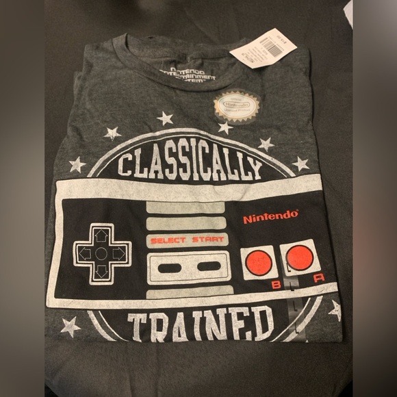 Men’s short sleeve gamer Tshirt in Large and gray in color. NWT - Picture 2 of 2